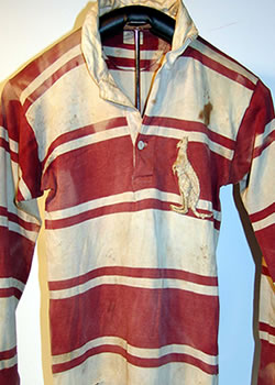 An Australian jersey from the 1907 series against the All Blacks (image courtesy of NSW Hall of Champions) 